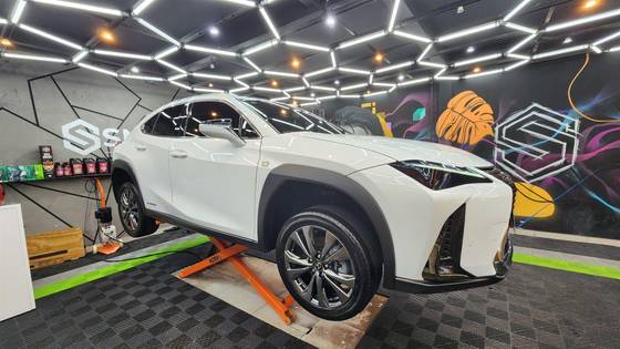 LEXUS UX 250h 2.0 VVT-I HYBRID F-SPORT CVT LEXUS UX 250h 2.0 VVT-I HYBRID F-SPORT CVT
